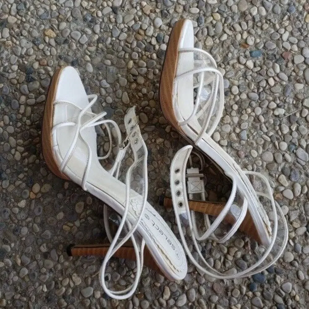 White Heels **REPAIR NEEDED** - UK Size 4/US Size 6